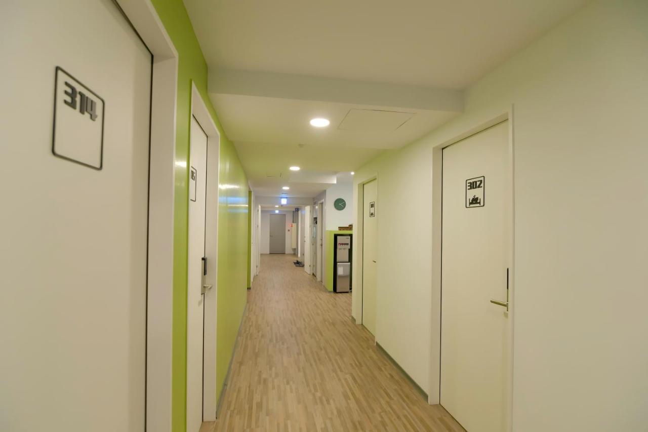 Flyinn Hostel Kaohsiung Exterior foto