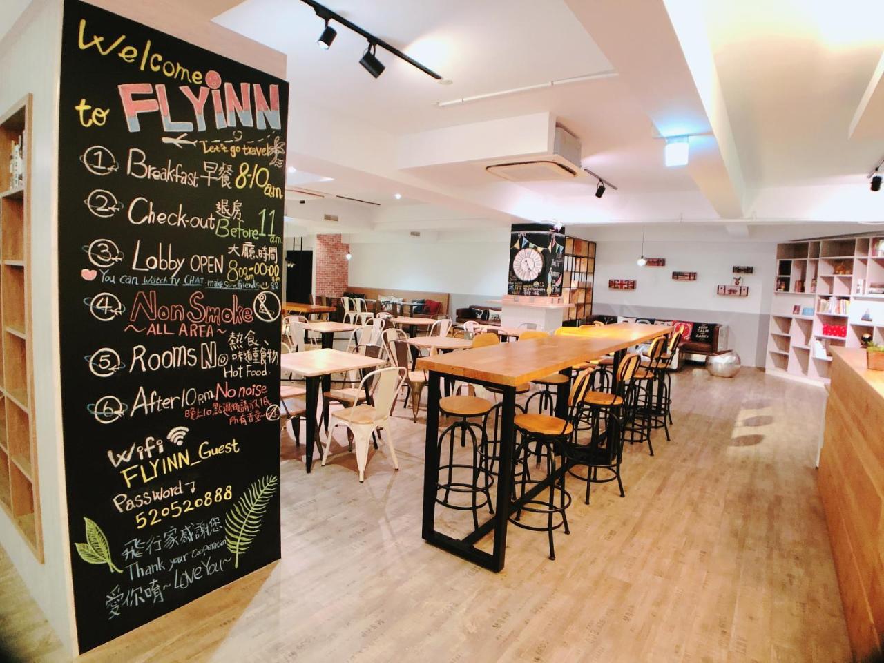 Flyinn Hostel Kaohsiung Exterior foto